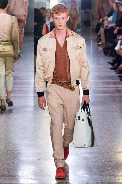 Look 27